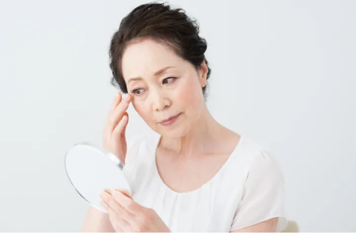 Làn da tuổi trung niên: Những thay đổi thường gặp và nhu cầu đặc biệt